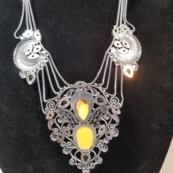 BREATHTAKING NECKLACE NWOT - Picture 5 of 8